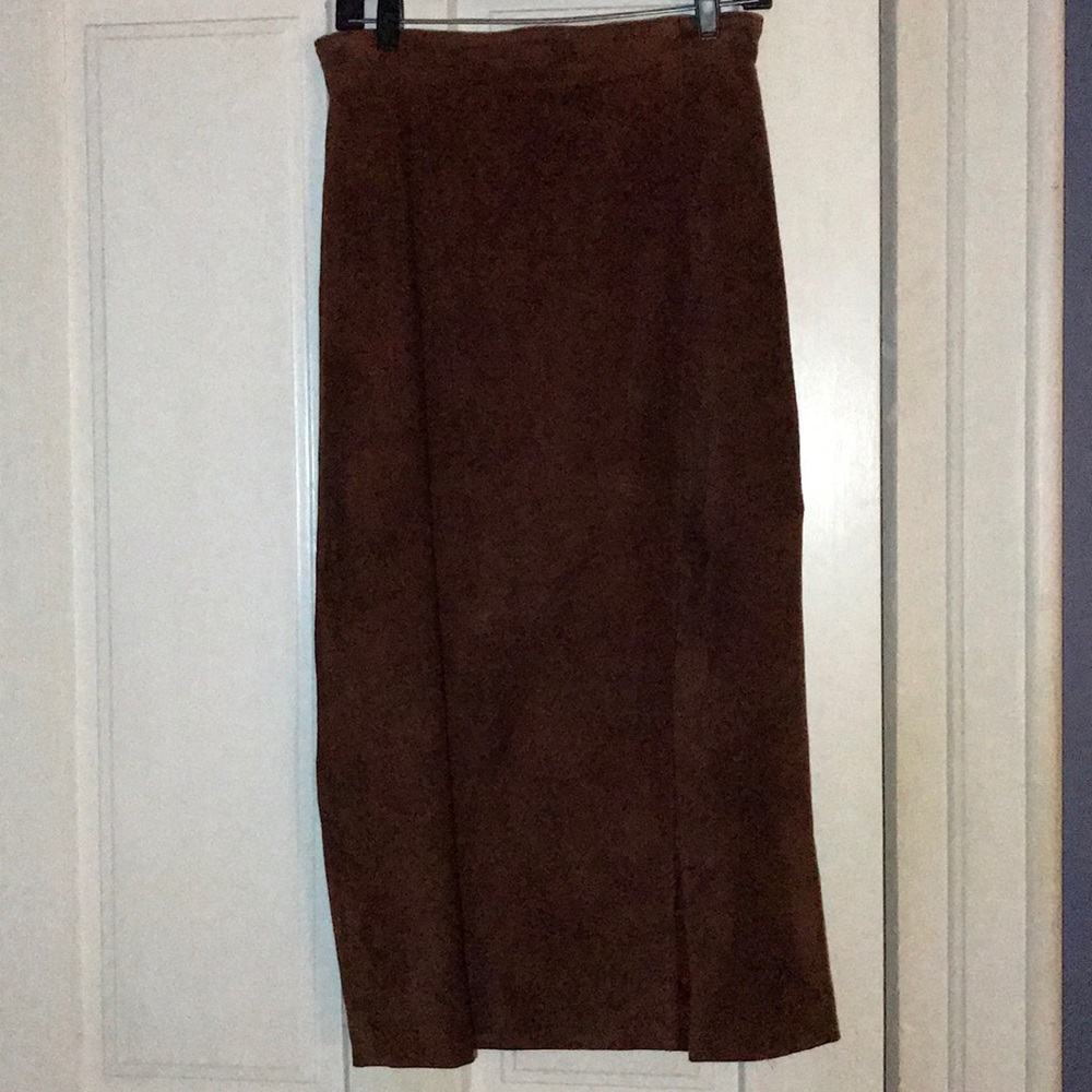 Brown midid skirt with knee high slit (left leg)